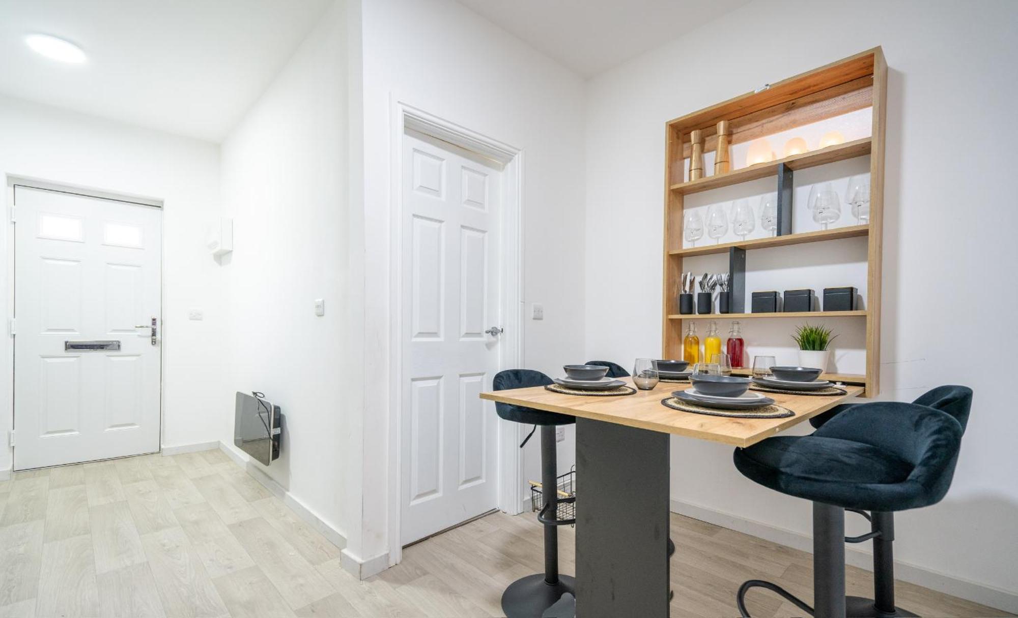 Stunning 2 Bedroom In City Centre - Sleeps 6 Apartment