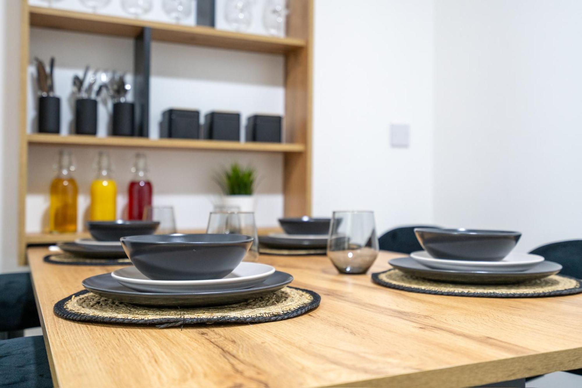 Stunning 2 Bedroom In City Centre - Sleeps 6 Apartment Sheffield