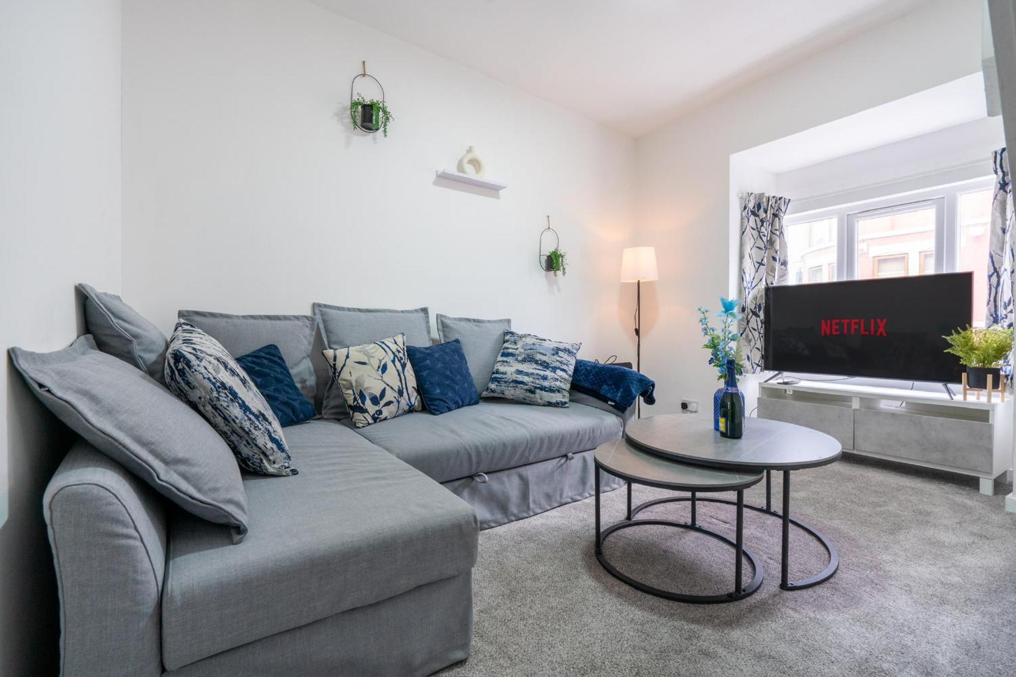 Stunning 2 Bedroom In City Centre - Sleeps 6 * Sheffield